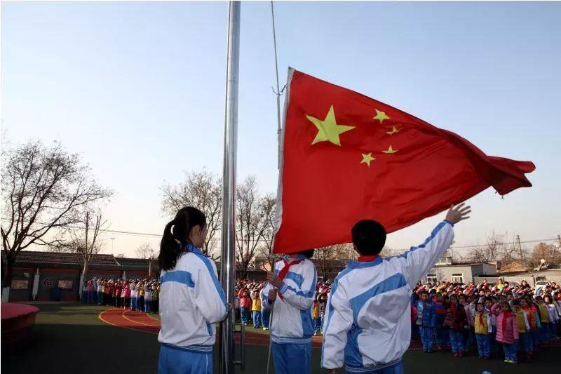 拿破仑王朝政局不稳，普鲁士经济受阻，普法最终触发了战争剧情